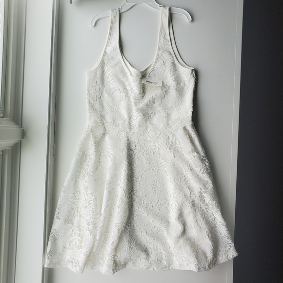 BNWT white floral lace skater dress - Picture 1 of 3